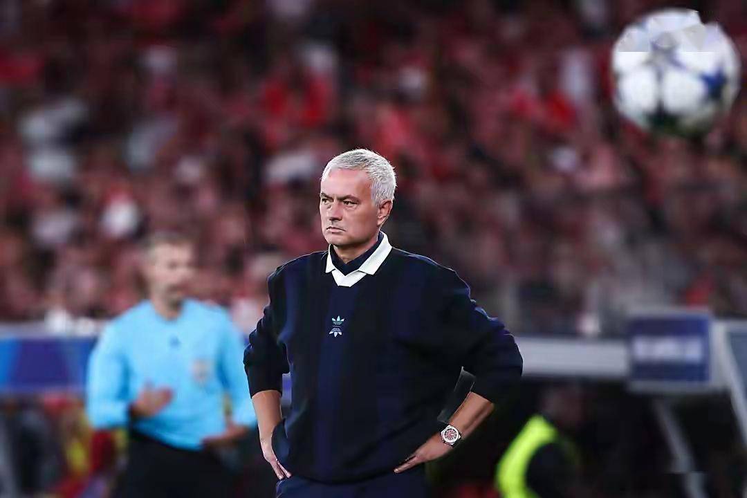 500万投入!穆帅携26冠回归本菲卡,10天能破8分差距吗?